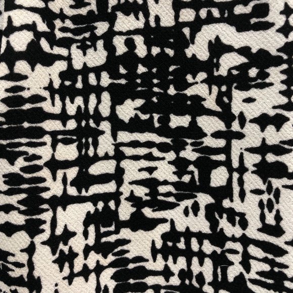 Kenneth Cole Reaction--black and white patterned skirt (Size 2, 17" long) - Picture 2 of 2